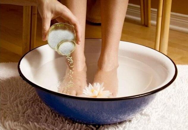 bath for treating fungus between the toes