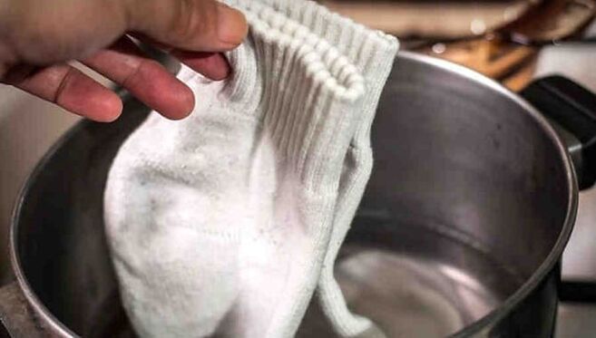 Boiling socks for foot fungus