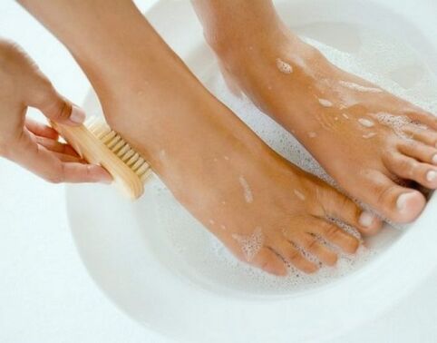 salt foot bath to treat nail fungus